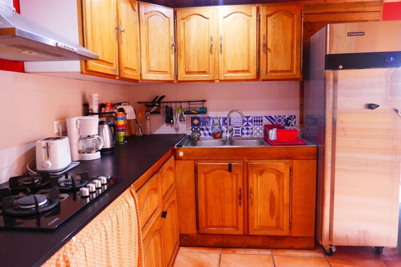 سانت بيير Les Baroudeurs Hostel المظهر الخارجي الصورة