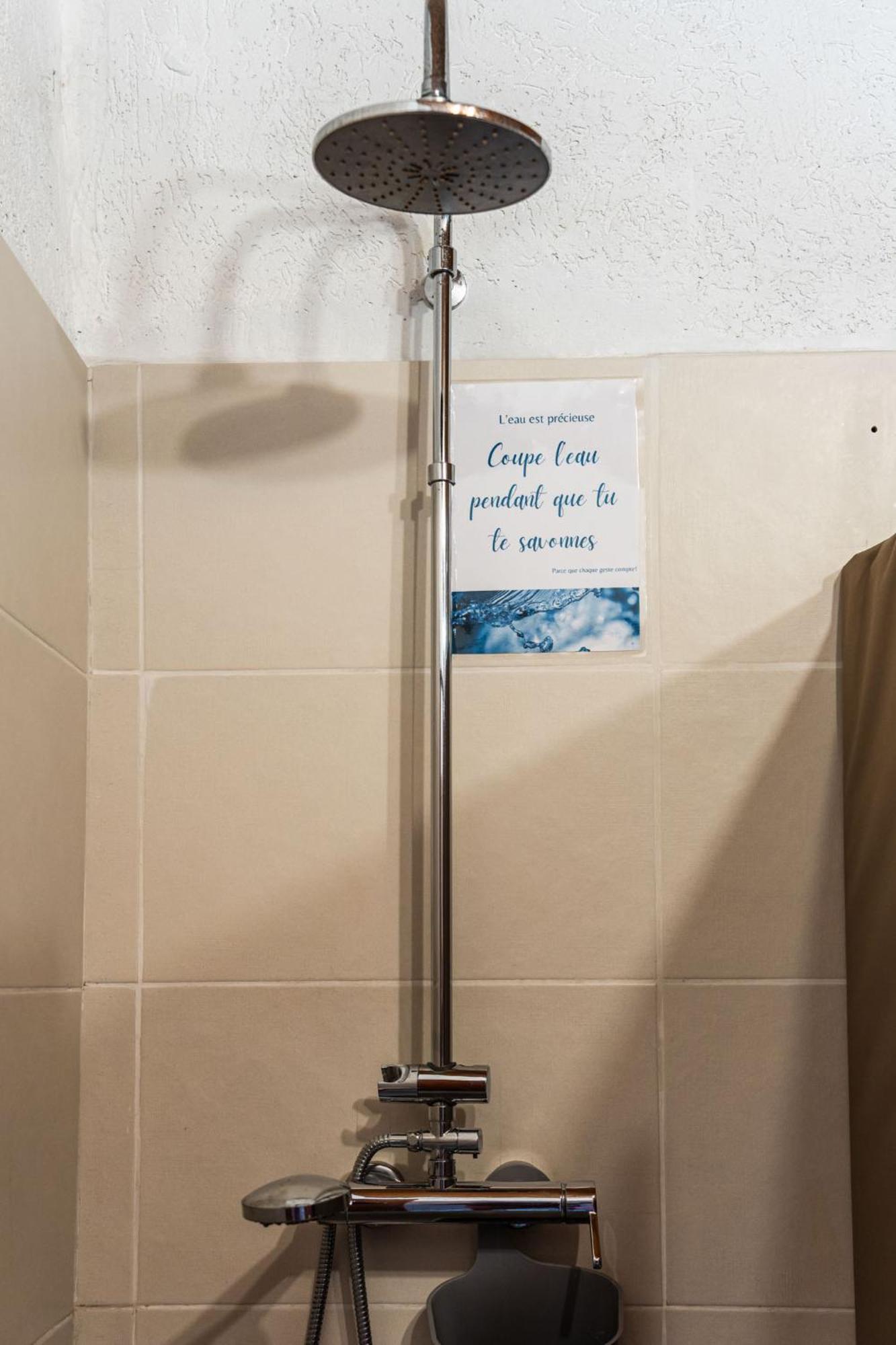 سانت بيير Les Baroudeurs Hostel المظهر الخارجي الصورة
