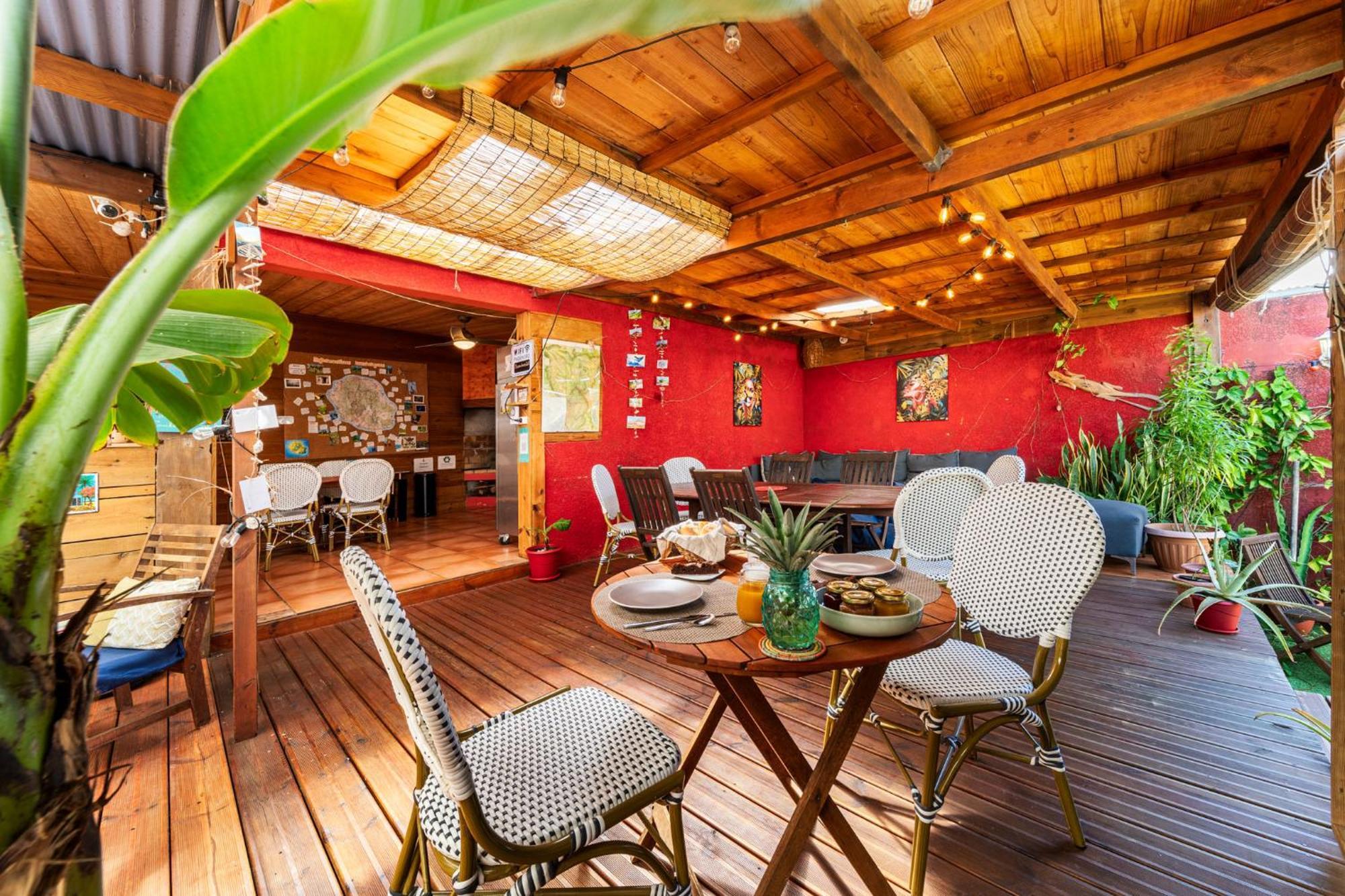 سانت بيير Les Baroudeurs Hostel المظهر الخارجي الصورة